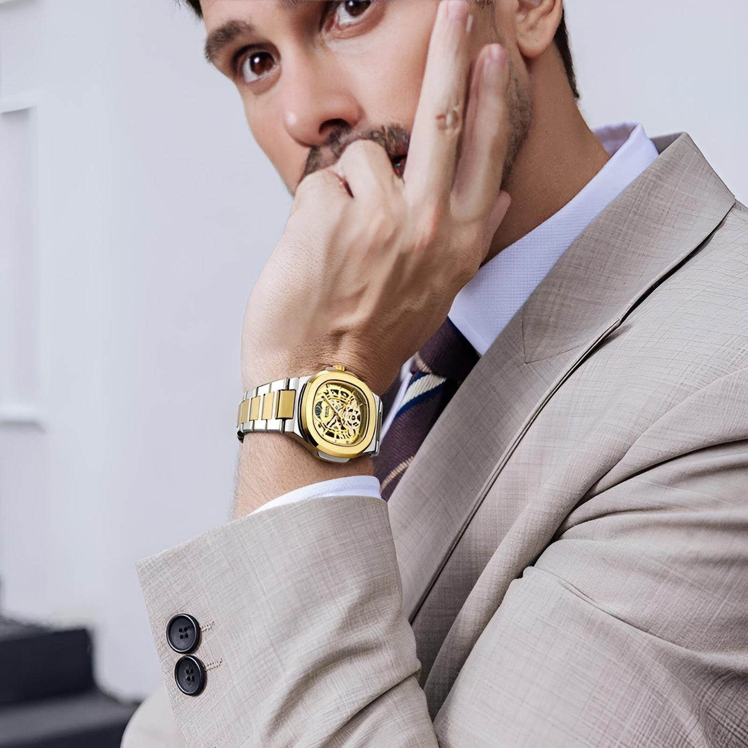 Mark Fairwhale LUNASKEL FW-6012 gold men’s skeleton automatic watch stainless steel strap lifestyle photo
