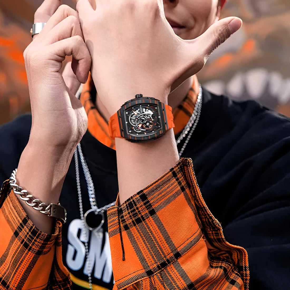 Mark Fairwhale VAYKOLEN FW-6660 watch details including dial, luminous markers, strap, and case design