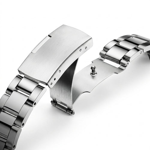 Mark Fairwhale 5028 STENT - leather strap, metal buckle, macro detail