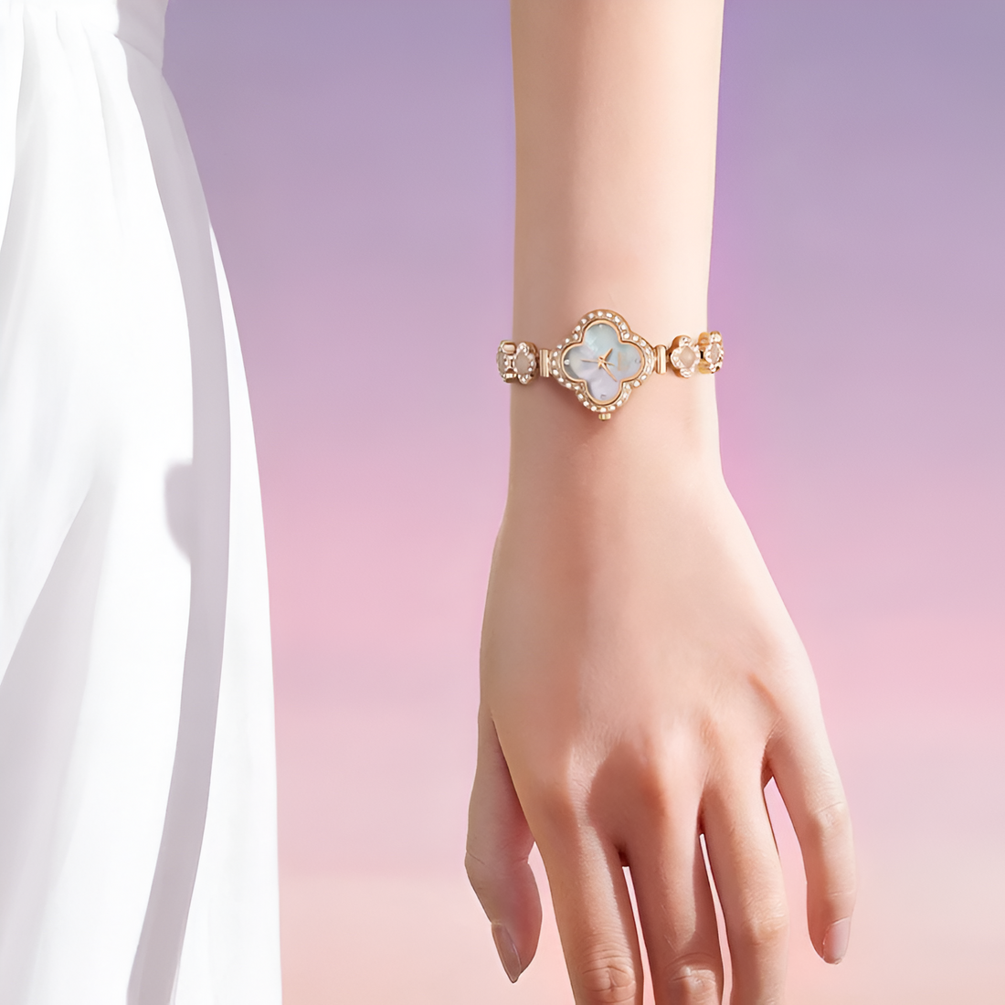 Mark Fairwhale FW-3860 LUXORA women’s quartz watch worn on wrist with clover dial and rose gold bracelet