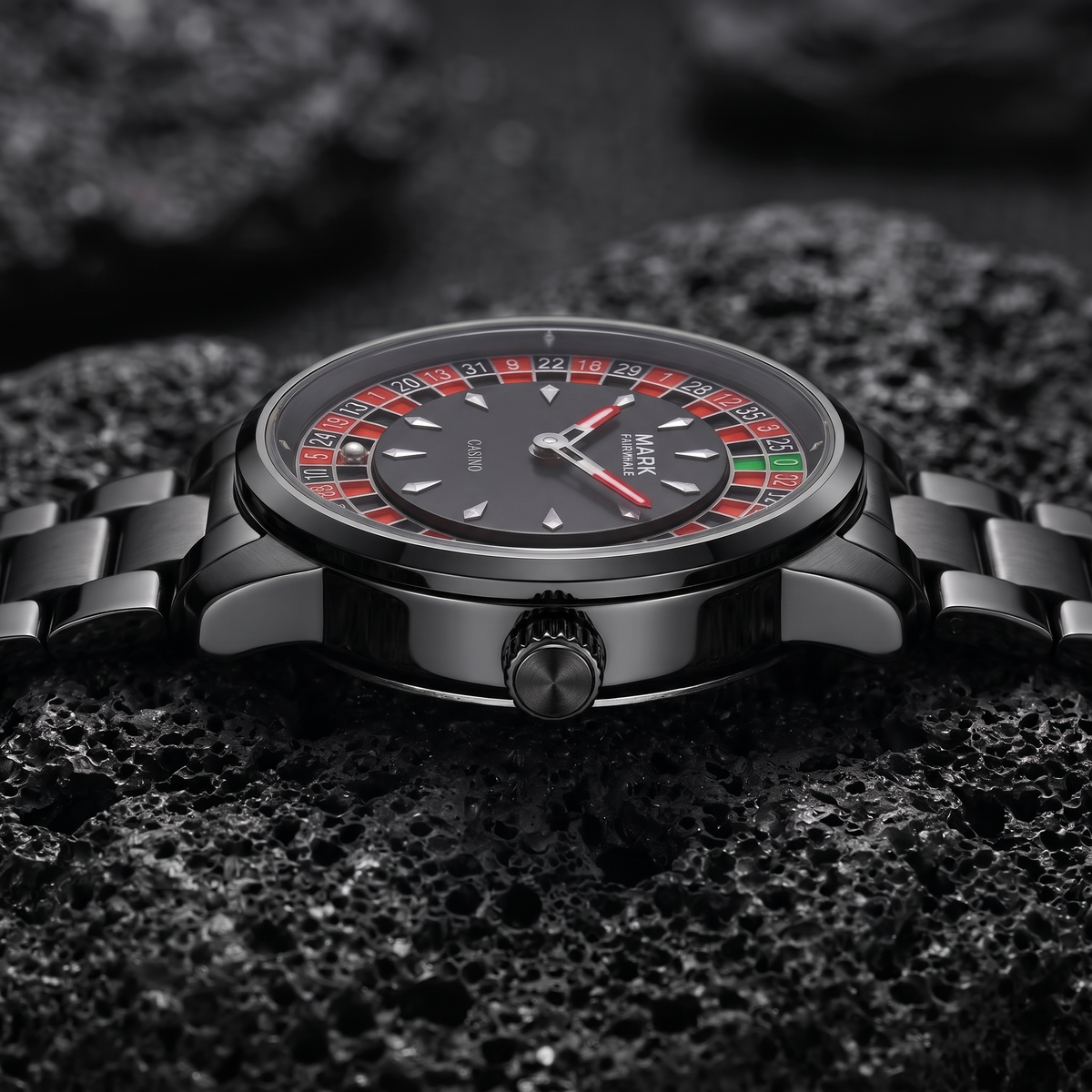 Mark Fairwhale FW-5031 ROULETTE PANTHERA - black case side profile with crown