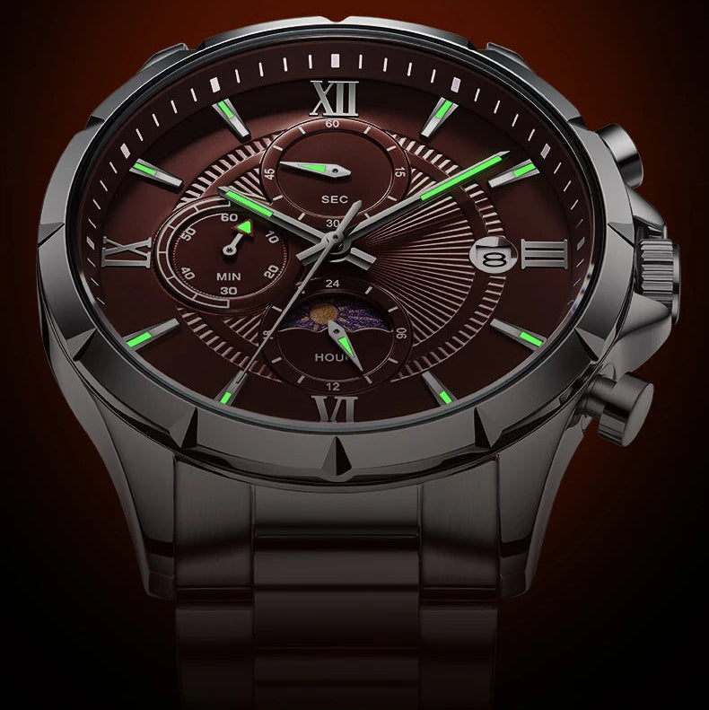 Luminous quartz watch dial visible in low light conditions