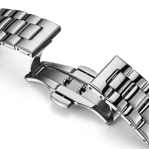Mark Fairwhale FW-5019 Me - leather strap buckle macro